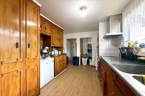 Photo of property in 38 Larissa Avenue, Henderson, Auckland, 0610