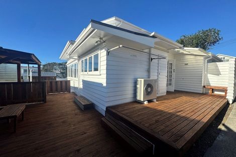 Photo of property in 4a Rewiti Avenue, Takapuna, Auckland, 0622