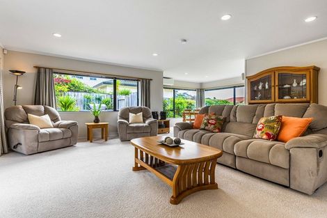 Photo of property in 1 Astor Place, Orewa, 0931