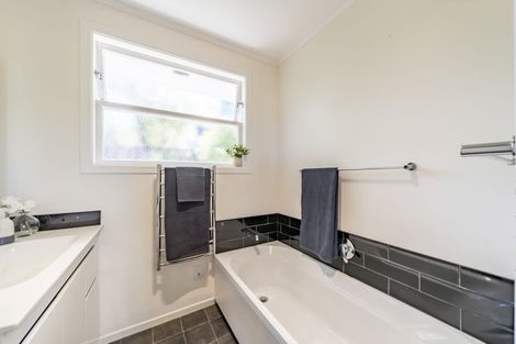 Photo of property in 40 Gurney Road, Kelson, Lower Hutt, 5010