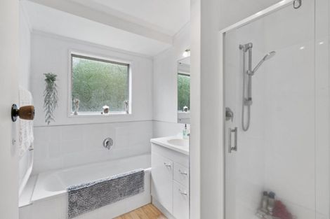 Photo of property in 2 Endeavour Avenue, Welcome Bay, Tauranga, 3112