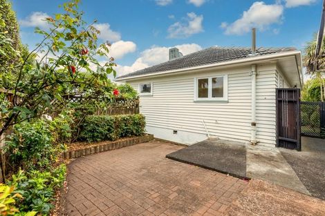 Photo of property in 6 Savoy Road, Glen Eden, Auckland, 0602