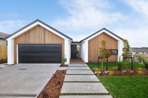 Photo of property in 38 Vinistra Road, Kumeu, 0810