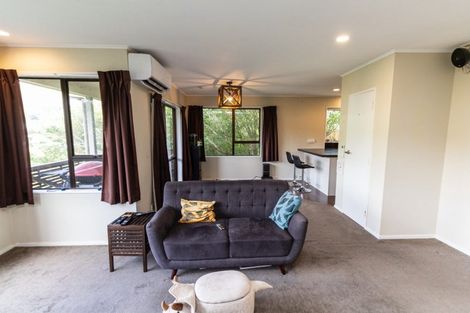 Photo of property in 6 Debra Way, Karori, Wellington, 6012