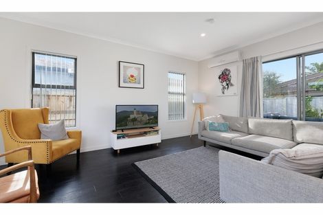 Photo of property in 35 Awatira Drive, Papamoa Beach, Papamoa, 3118