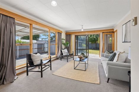 Photo of property in 8 Davidson Crescent, Hornby, Christchurch, 8042