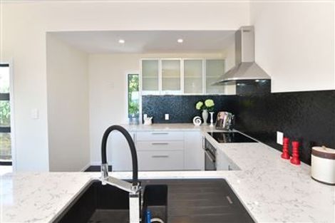 Photo of property in 1376 Whangaparaoa Road, Army Bay, Whangaparaoa, 0930