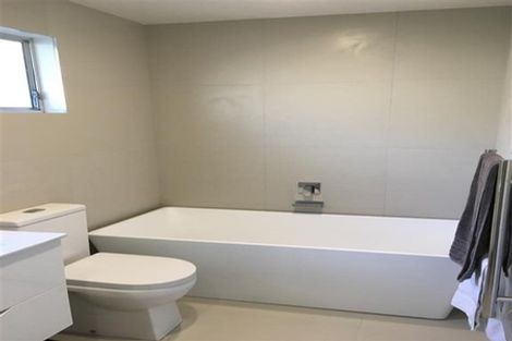 Photo of property in 33 Archers Road, Hillcrest, Auckland, 0629