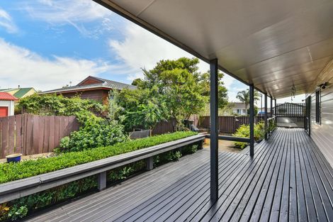 Photo of property in 8 Hadley Wood Drive, Wattle Downs, Auckland, 2103