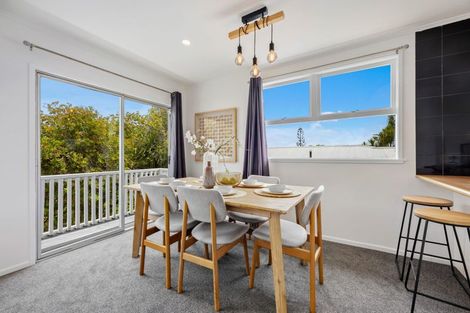 Photo of property in 2/13 Tilden Avenue, Hillcrest, Auckland, 0627