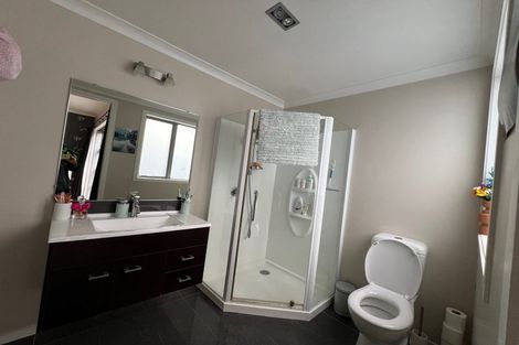 Photo of property in 2c Mckeefry Grove, Tawa, Wellington, 5028