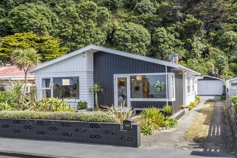 Photo of property in 130 Breaker Bay Road, Breaker Bay, Wellington, 6022