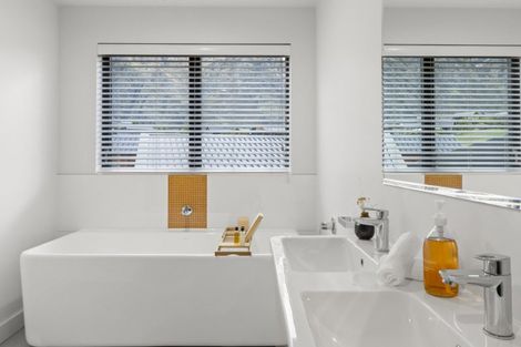 Photo of property in 98 Jacks Point Rise, Jacks Point, Queenstown, 9371