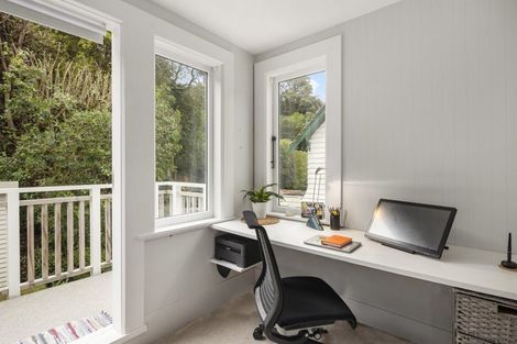 Photo of property in 8 Glen Road, Kelburn, Wellington, 6012