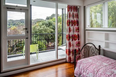 Photo of property in 5 Gill Road, Lowry Bay, Lower Hutt, 5013
