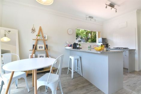 Photo of property in 8 Halldene Terrace, Red Beach, 0932