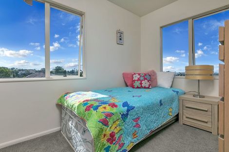 Photo of property in 3/57 Gladstone Road, Northcote, Auckland, 0627