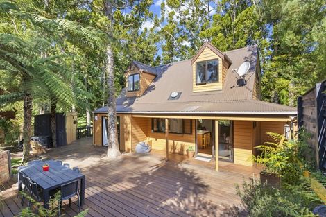 Photo of property in 104 Konini Road, Titirangi, Auckland, 0604