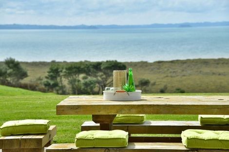 Photo of property in 1880 South Head Road, South Head, Helensville, 0874