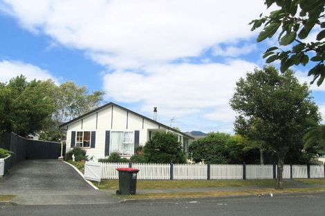 Photo of property in 4 Delaware Grove, Totara Park, Upper Hutt, 5018