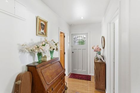 Photo of property in 32 Martindales Road, Heathcote Valley, Christchurch, 8022