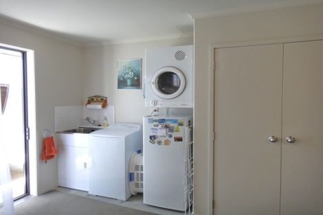 Photo of property in 9 Endeavour Place, One Tree Point, 0118