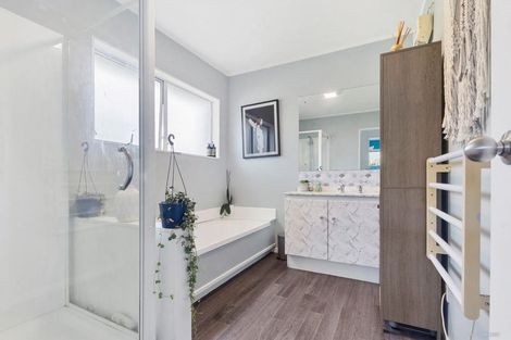 Photo of property in 4/24 Eastglen Road, Glen Eden, Auckland, 0602