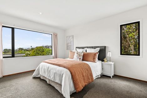 Photo of property in 1/33 Masterton Road, Rothesay Bay, Auckland, 0630
