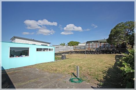 Photo of property in 22 Andresen Street, Foxton Beach, Foxton, 4815