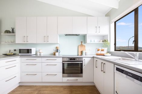 Photo of property in 16 Morning View, Titahi Bay, Porirua, 5022