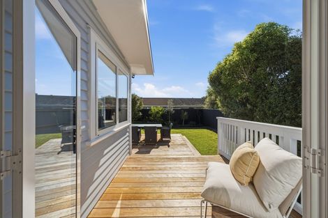Photo of property in 42a Old Lake Road, Narrow Neck, Auckland, 0624