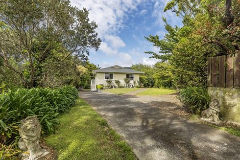 Photo of property in 28 Bartlett Grove, Tawa, Wellington, 5028
