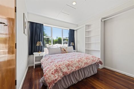 Photo of property in 121 Millbrook Road, Sunnyvale, Auckland, 0612