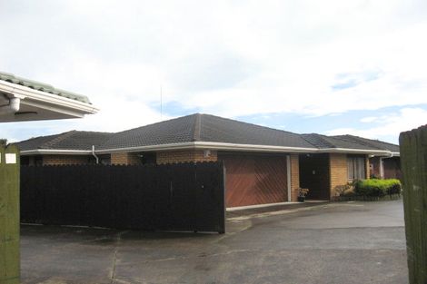 Photo of property in 2/73 Aviemore Drive, Highland Park, Auckland, 2010