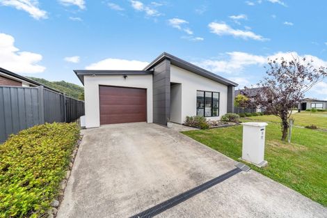 Photo of property in 19 Te Kaeaea Crescent, Wallaceville, Upper Hutt, 5018
