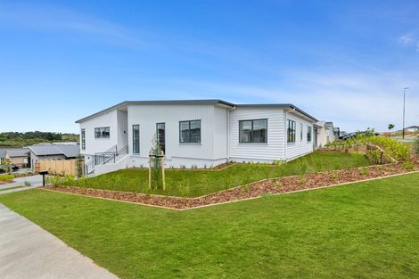 Photo of property in 2 Cadwil Drive, Beachlands, Auckland, 2018