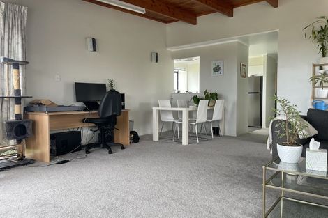 Photo of property in 2/191 Glenfield Road, Hillcrest, Auckland, 0627