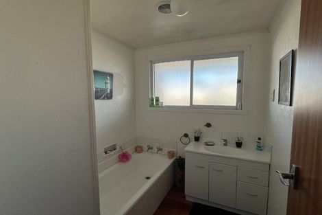 Photo of property in 15 Manu Crescent, Upper Vogeltown, New Plymouth, 4310