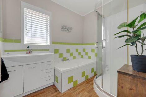 Photo of property in 13 Russell Avenue, Pukekohe, 2120