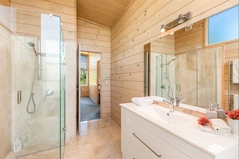 Photo of property in 42 Pohutukawa Avenue, Red Beach, 0932