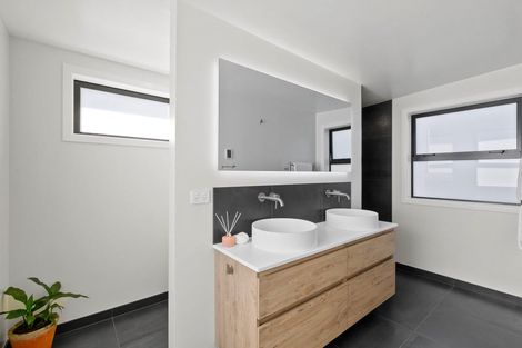 Photo of property in 5b Wesley Avenue, Frankleigh Park, New Plymouth, 4310