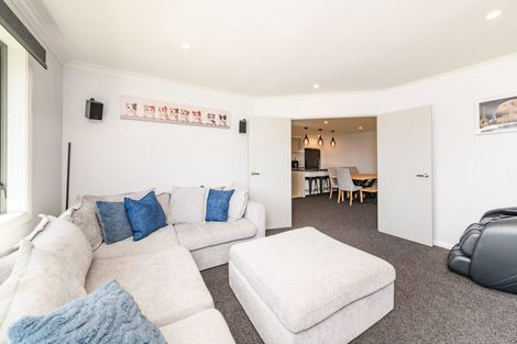 Photo of property in 5 Stratford Court, Fitzherbert, Palmerston North, 4410