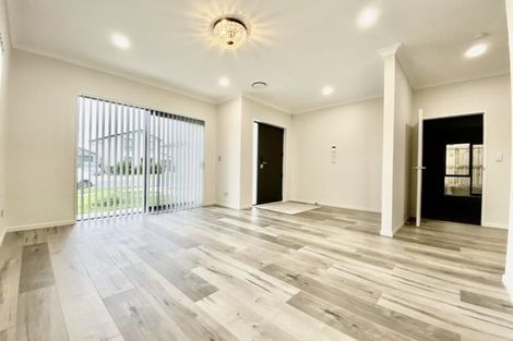 Photo of property in 5 Cloonlyon Drive, Flat Bush, Auckland, 2019