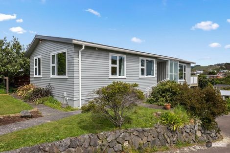 Photo of property in 8 Peach Tree Grove, Maungaraki, Lower Hutt, 5010