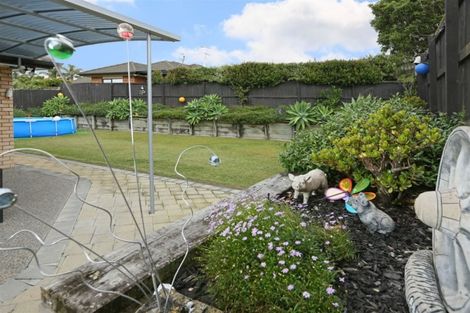 Photo of property in 17 Reybert Place, Massey, Auckland, 0614