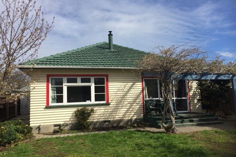 Photo of property in 28 Winters Road, Redwood, Christchurch, 8051