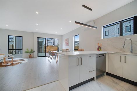 Photo of property in 73 Whare Kauri Road, Papakura, 2110