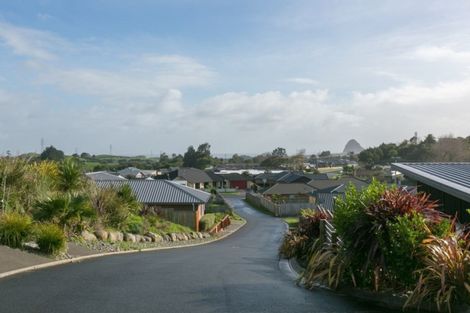 Photo of property in 3f Honeyfield Drive, Whalers Gate, New Plymouth, 4310