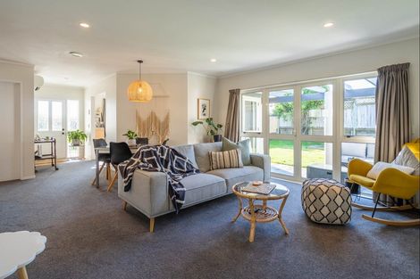 Photo of property in 137 Realm Drive, Paraparaumu, 5032