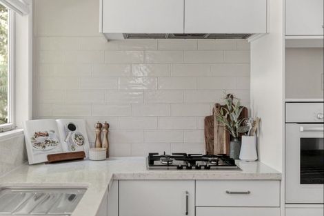 Photo of property in 44 Braid Road, St Andrews, Hamilton, 3200